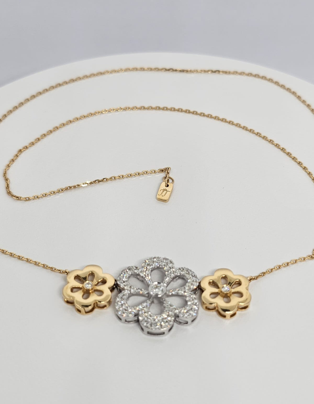 The Flower Necklace
