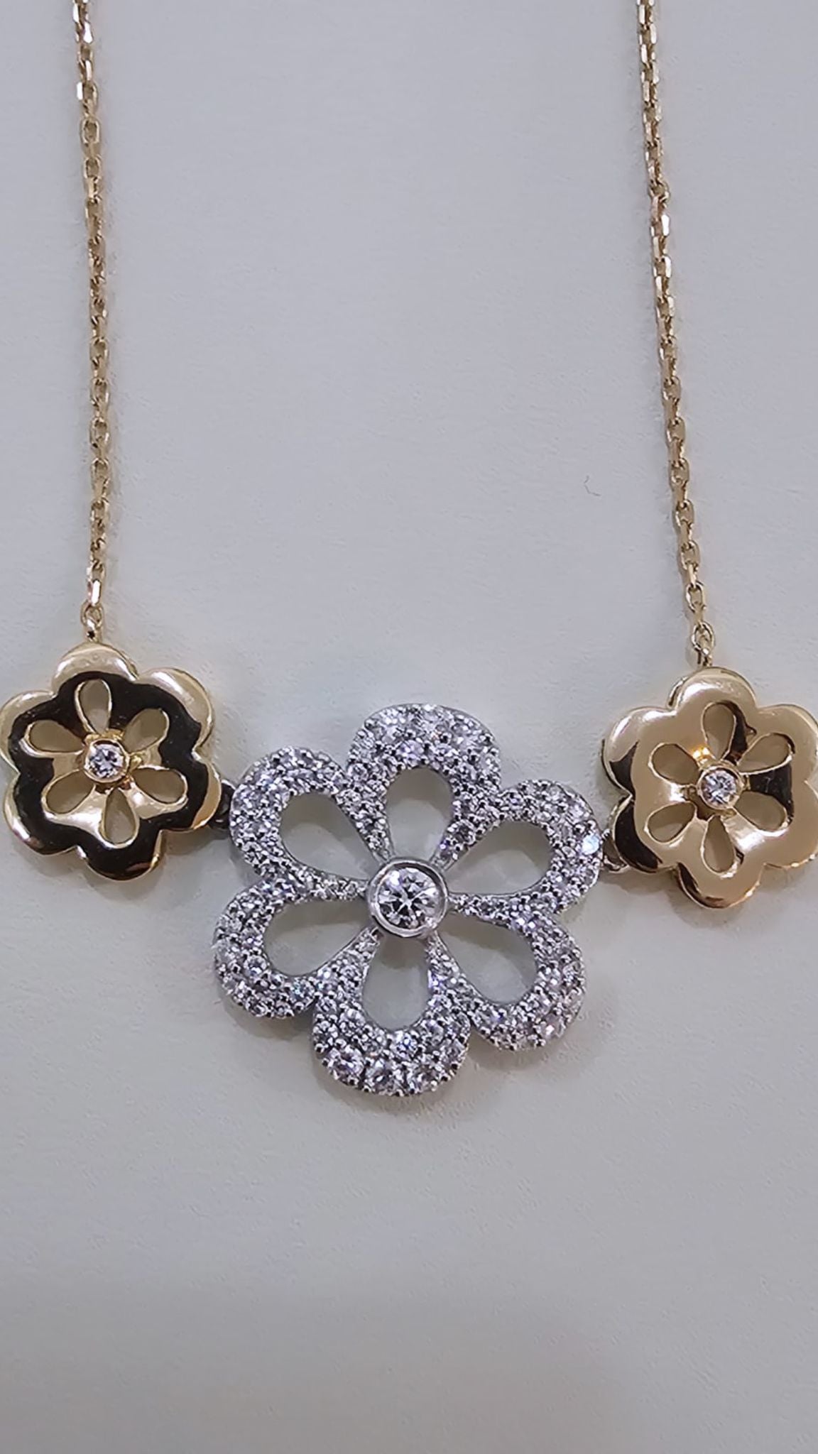 The Flower Necklace